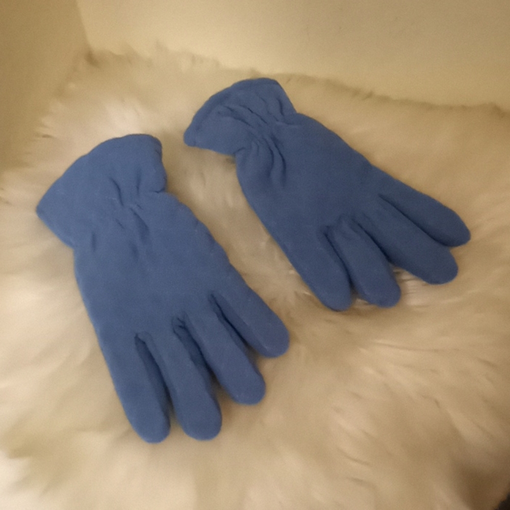 Periwinkle Blue Quilted Fleece Gloves - Picture 8 of 16